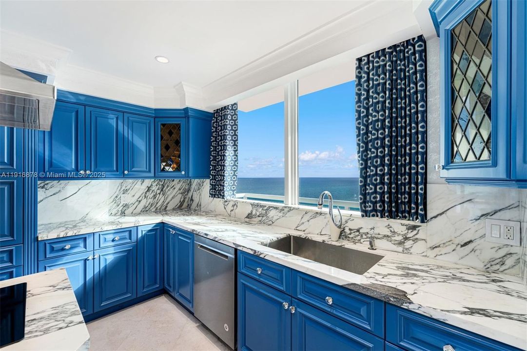 For Rent: $39,950 (4 beds, 5 baths, 4370 Square Feet)