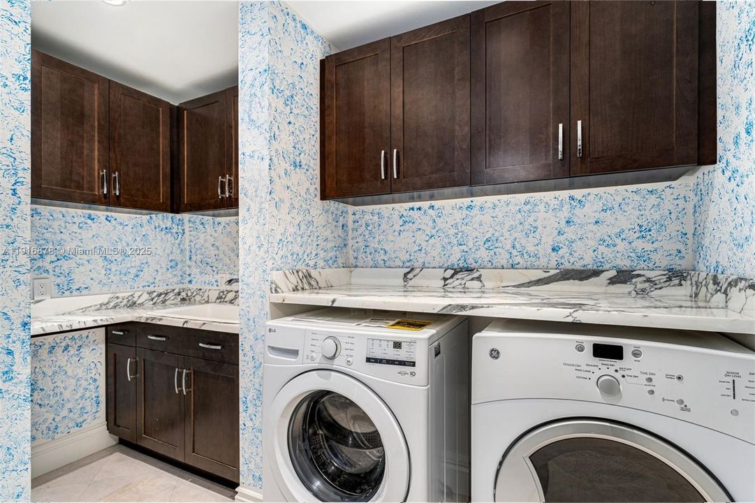 For Rent: $39,950 (4 beds, 5 baths, 4370 Square Feet)