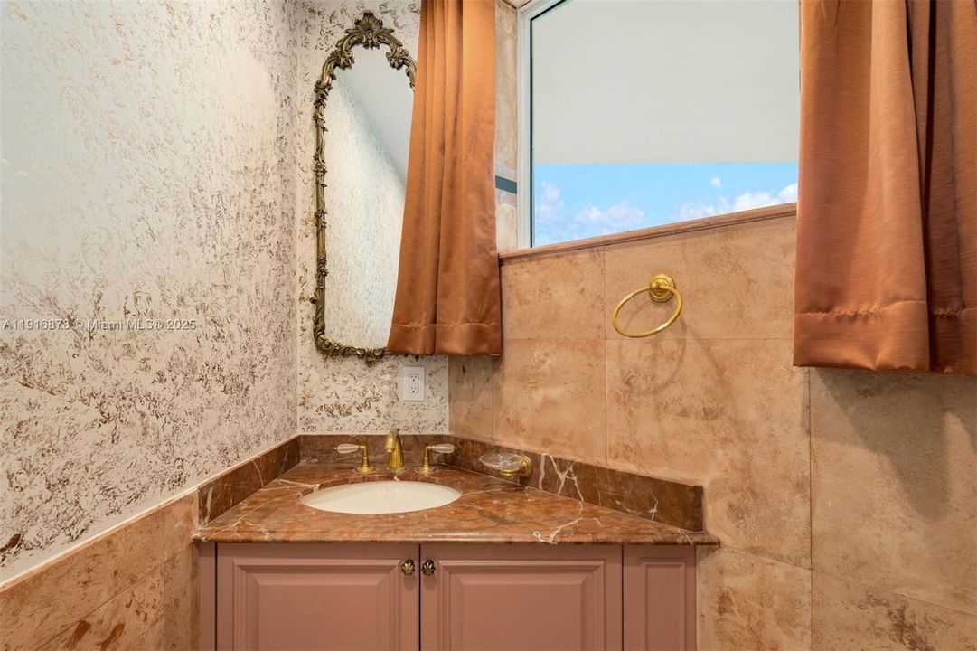 For Rent: $39,950 (4 beds, 5 baths, 4370 Square Feet)