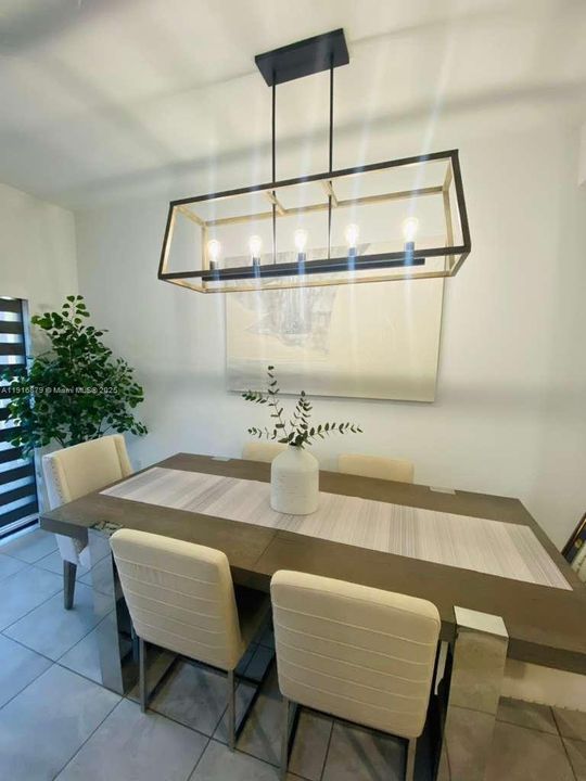 Activo con contrato: $2,700 (3 camas, 2 baños, 1422 Pies cuadrados)