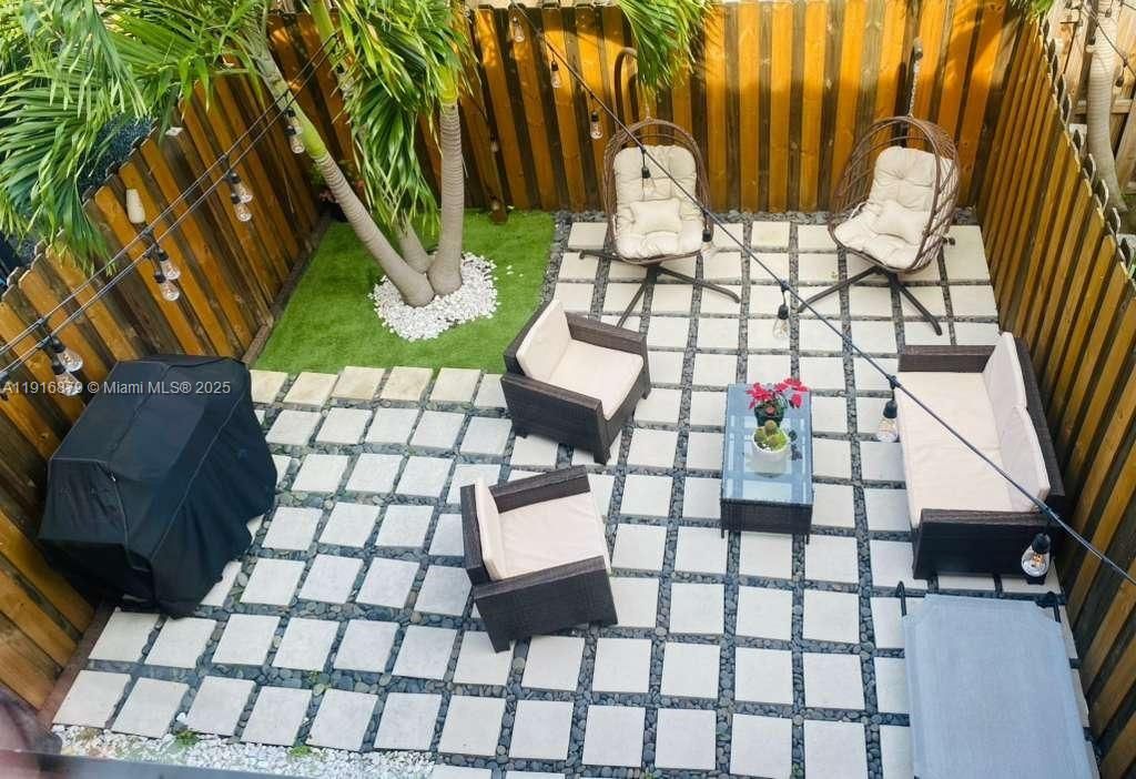 Activo con contrato: $2,700 (3 camas, 2 baños, 1422 Pies cuadrados)