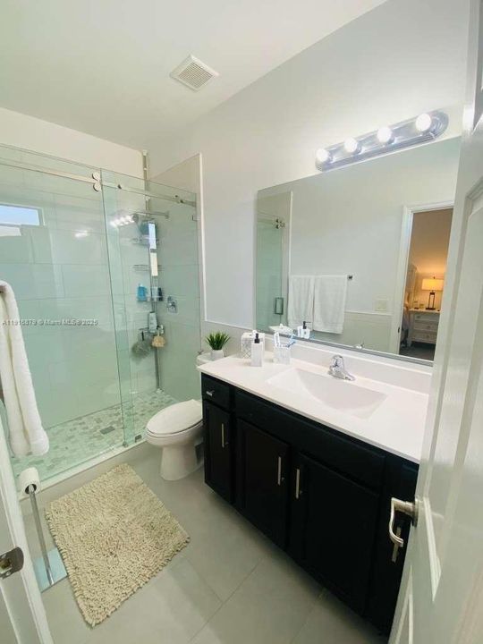 Activo con contrato: $2,700 (3 camas, 2 baños, 1422 Pies cuadrados)