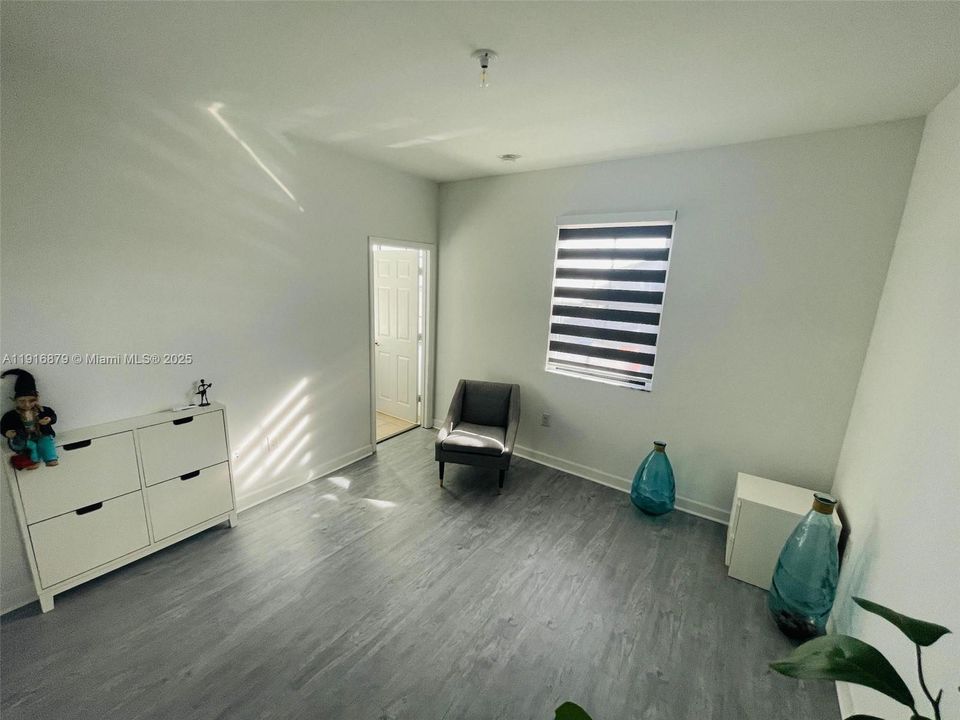 Activo con contrato: $2,700 (3 camas, 2 baños, 1422 Pies cuadrados)