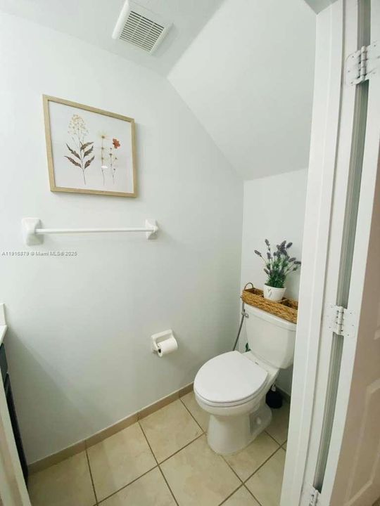 Activo con contrato: $2,700 (3 camas, 2 baños, 1422 Pies cuadrados)