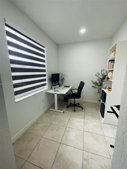 Activo con contrato: $2,700 (3 camas, 2 baños, 1422 Pies cuadrados)