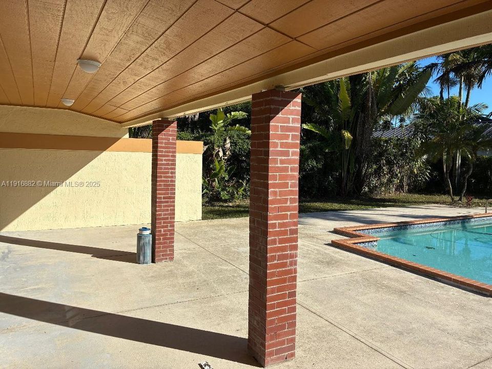 For Sale: $799,500 (3 beds, 2 baths, 1932 Square Feet)