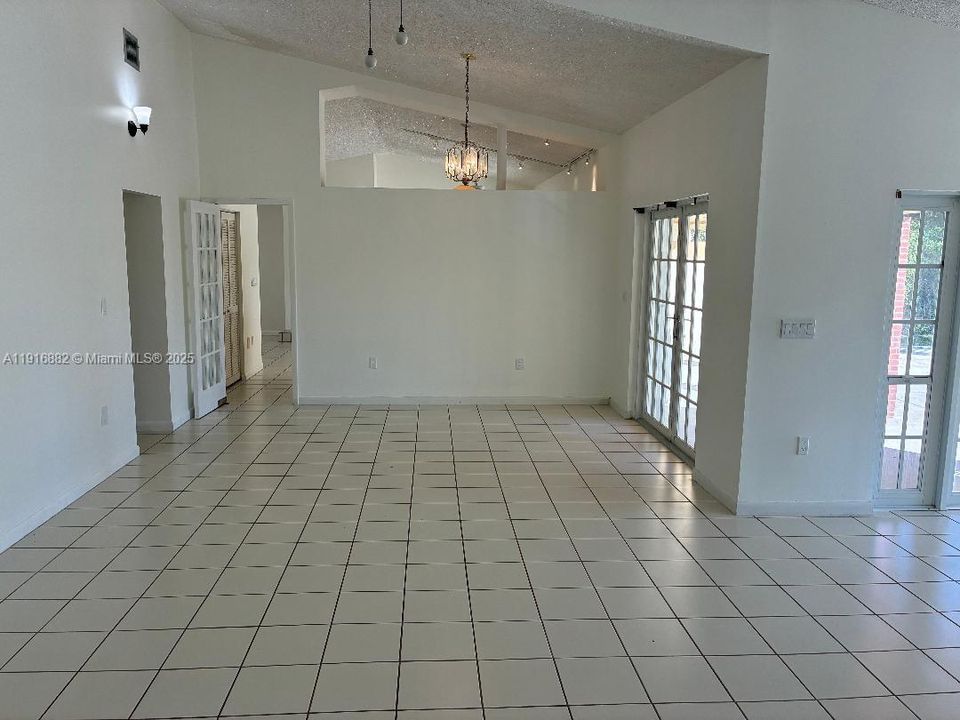 For Sale: $799,500 (3 beds, 2 baths, 1932 Square Feet)