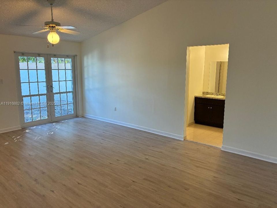 For Sale: $799,500 (3 beds, 2 baths, 1932 Square Feet)