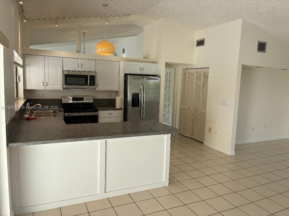 For Sale: $799,500 (3 beds, 2 baths, 1932 Square Feet)