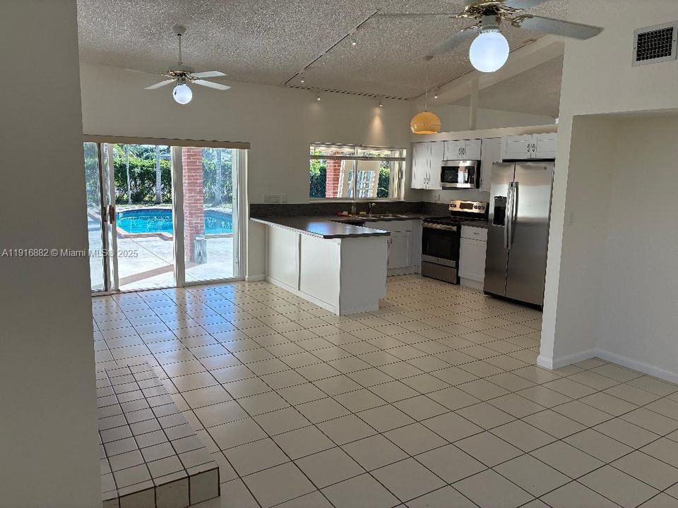 For Sale: $799,500 (3 beds, 2 baths, 1932 Square Feet)