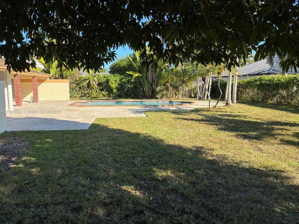 For Sale: $799,500 (3 beds, 2 baths, 1932 Square Feet)