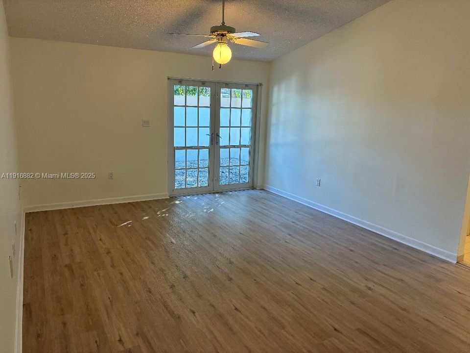 For Sale: $799,500 (3 beds, 2 baths, 1932 Square Feet)