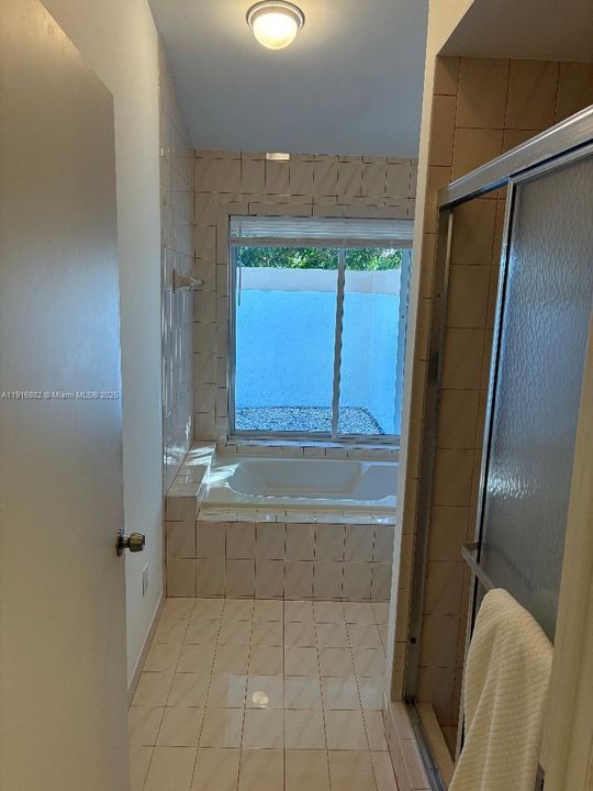 For Sale: $799,500 (3 beds, 2 baths, 1932 Square Feet)