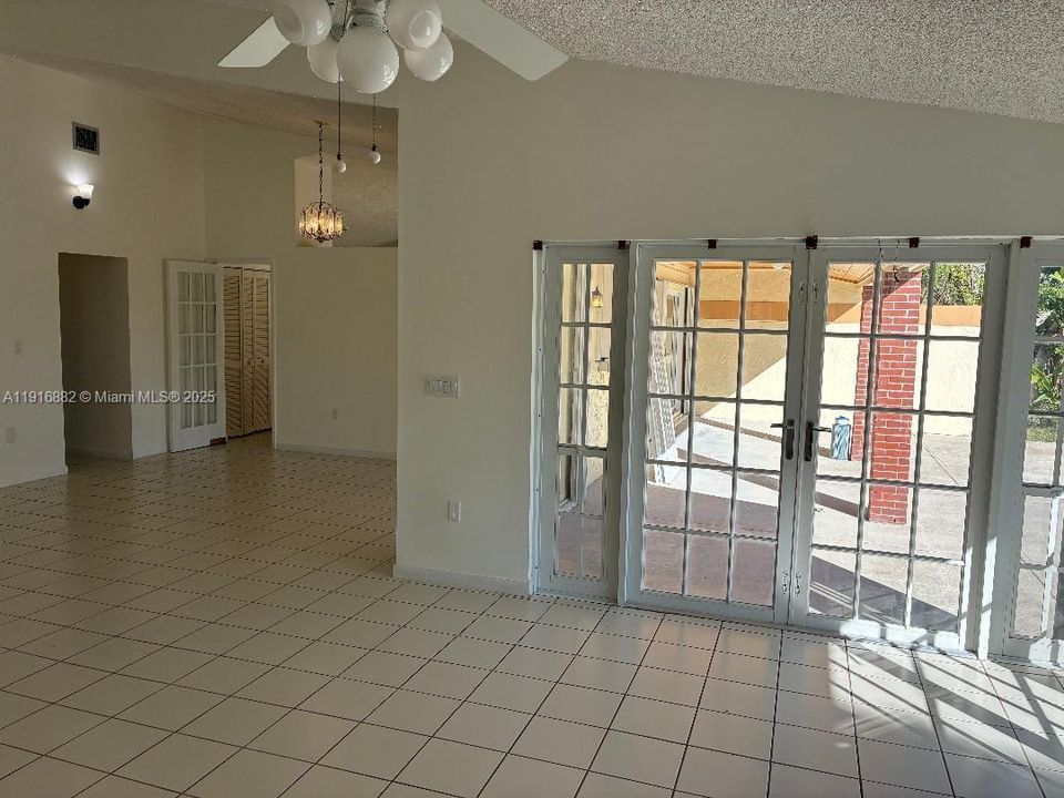 For Sale: $799,500 (3 beds, 2 baths, 1932 Square Feet)