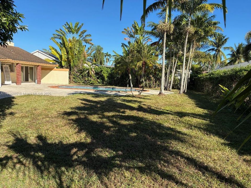 For Sale: $799,500 (3 beds, 2 baths, 1932 Square Feet)