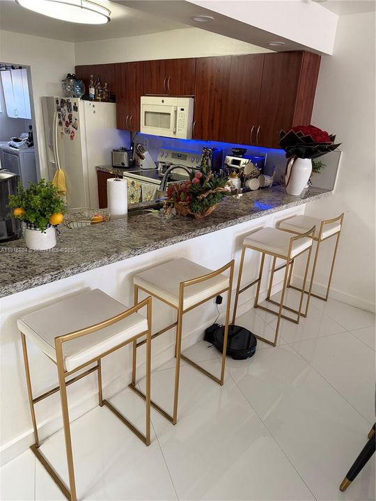 Под контрактом: $3,000 (3 спален, 2 ванн, 1458 Квадратных фут)