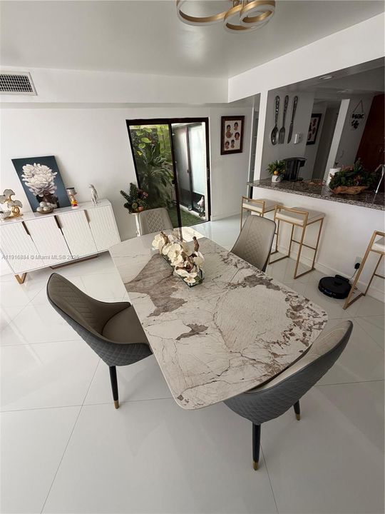 Под контрактом: $3,000 (3 спален, 2 ванн, 1458 Квадратных фут)