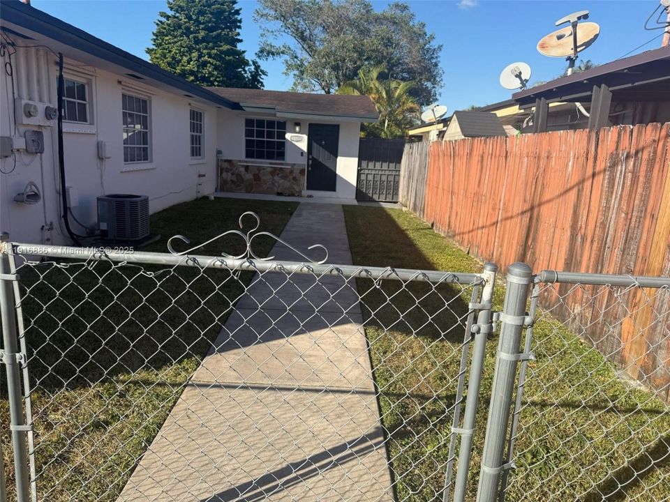 For Rent: $3,300 (4 beds, 2 baths, 2204 Square Feet)