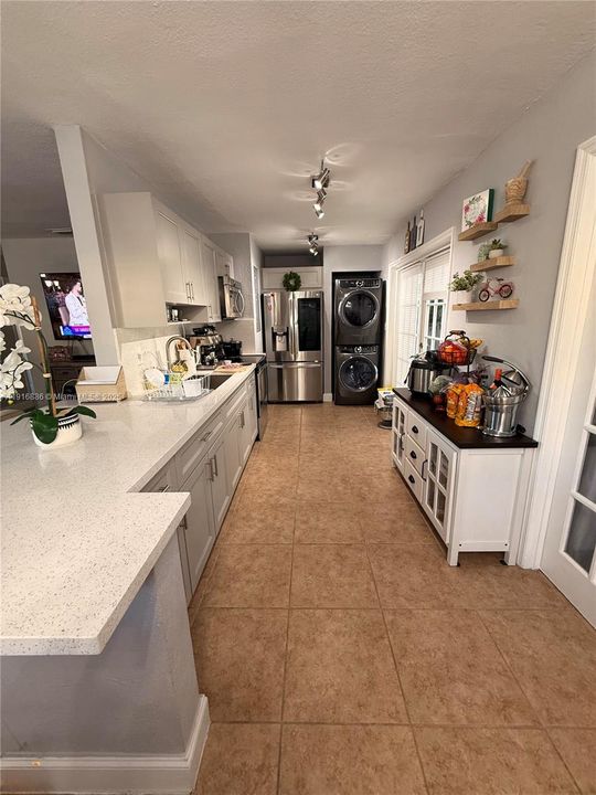 For Rent: $3,300 (4 beds, 2 baths, 2204 Square Feet)