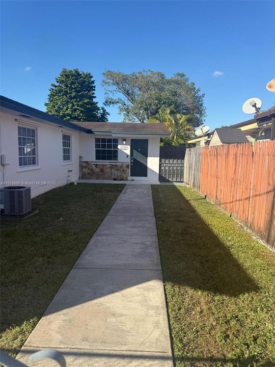 For Rent: $3,300 (4 beds, 2 baths, 2204 Square Feet)
