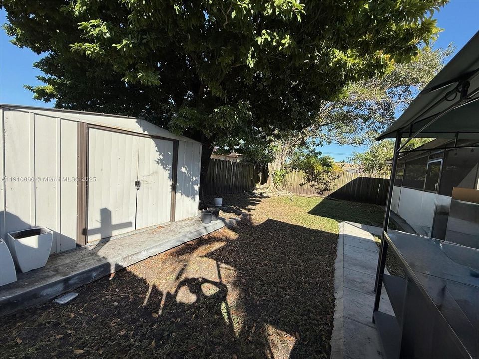 For Rent: $3,300 (4 beds, 2 baths, 2204 Square Feet)