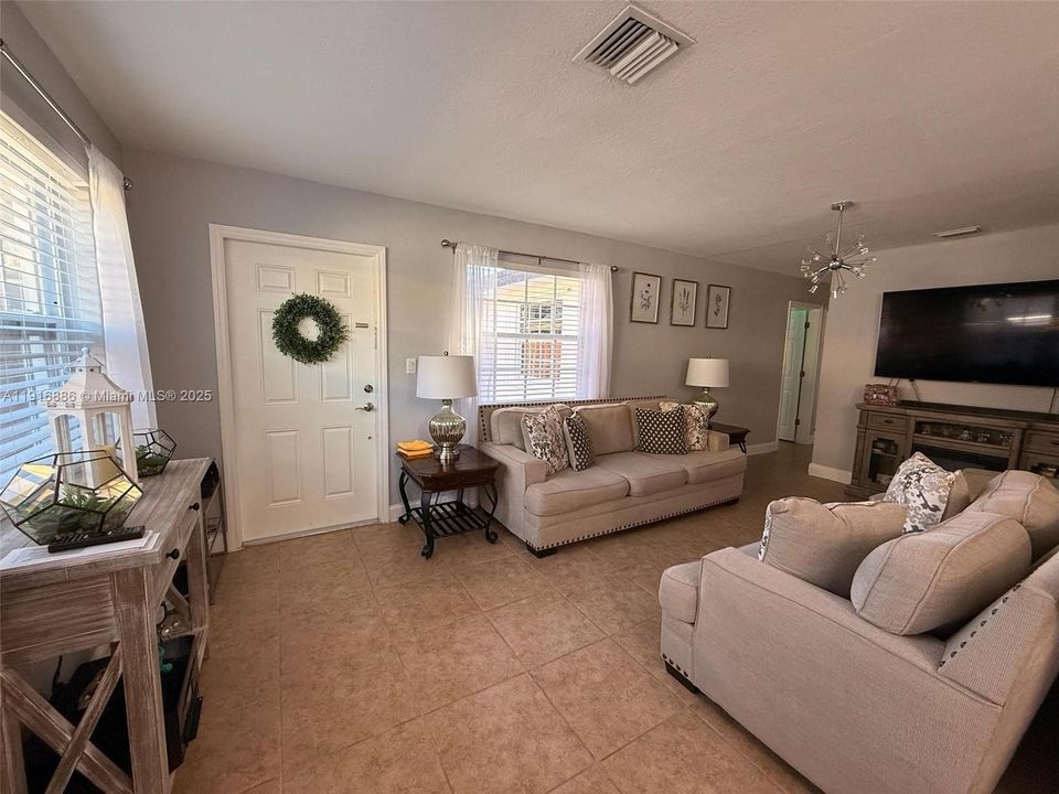 For Rent: $3,300 (4 beds, 2 baths, 2204 Square Feet)