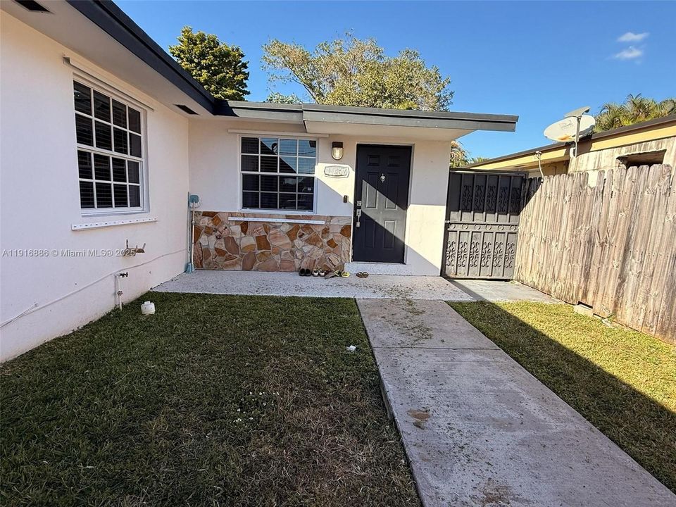 For Rent: $3,300 (4 beds, 2 baths, 2204 Square Feet)