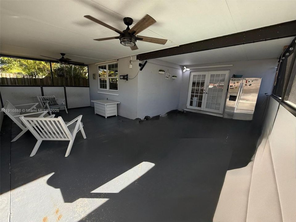 For Rent: $3,300 (4 beds, 2 baths, 2204 Square Feet)