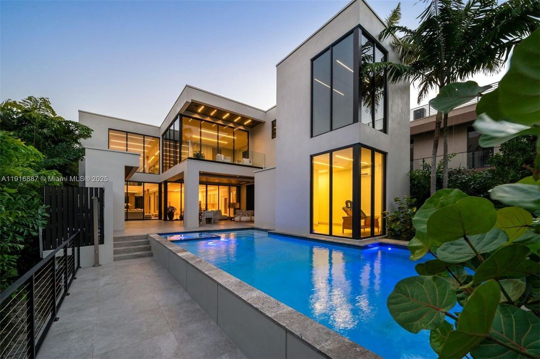 En Venta: $10,995,000 (6 camas, 7 baños, 7065 Pies cuadrados)