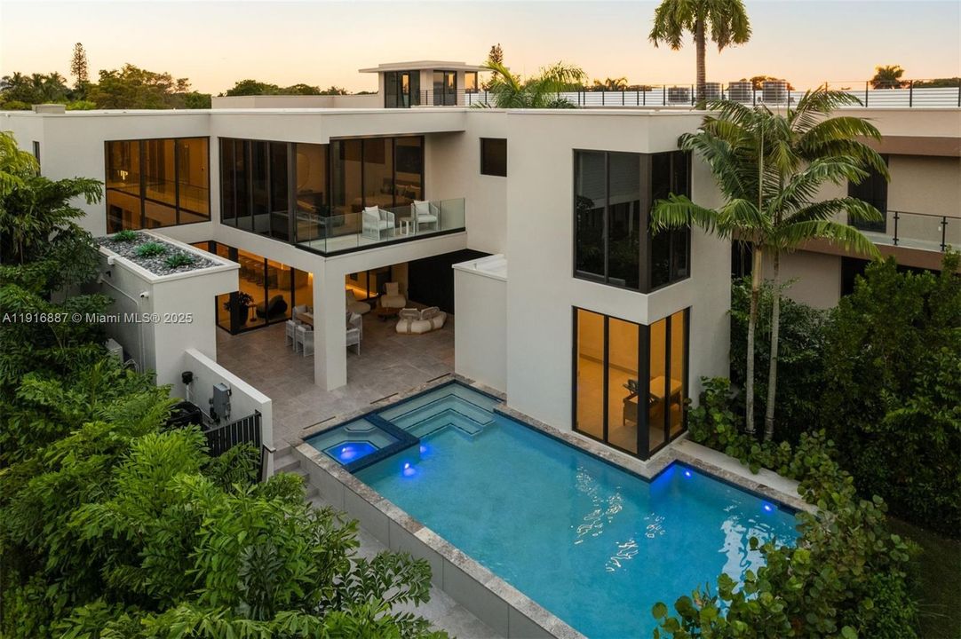 En Venta: $10,995,000 (6 camas, 7 baños, 7065 Pies cuadrados)