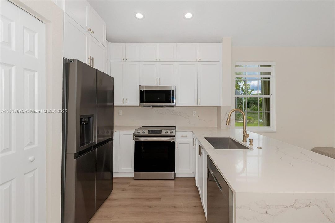 En Renta: $3,295 (3 camas, 2 baños, 1324 Pies cuadrados)