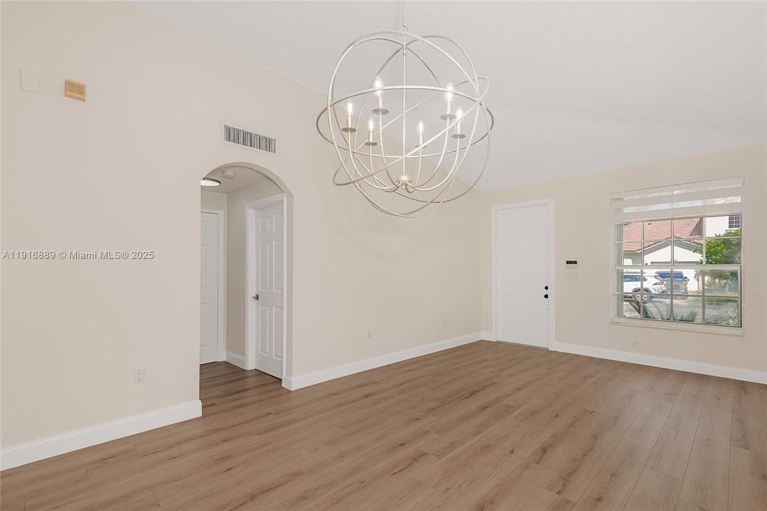 En Renta: $3,295 (3 camas, 2 baños, 1324 Pies cuadrados)