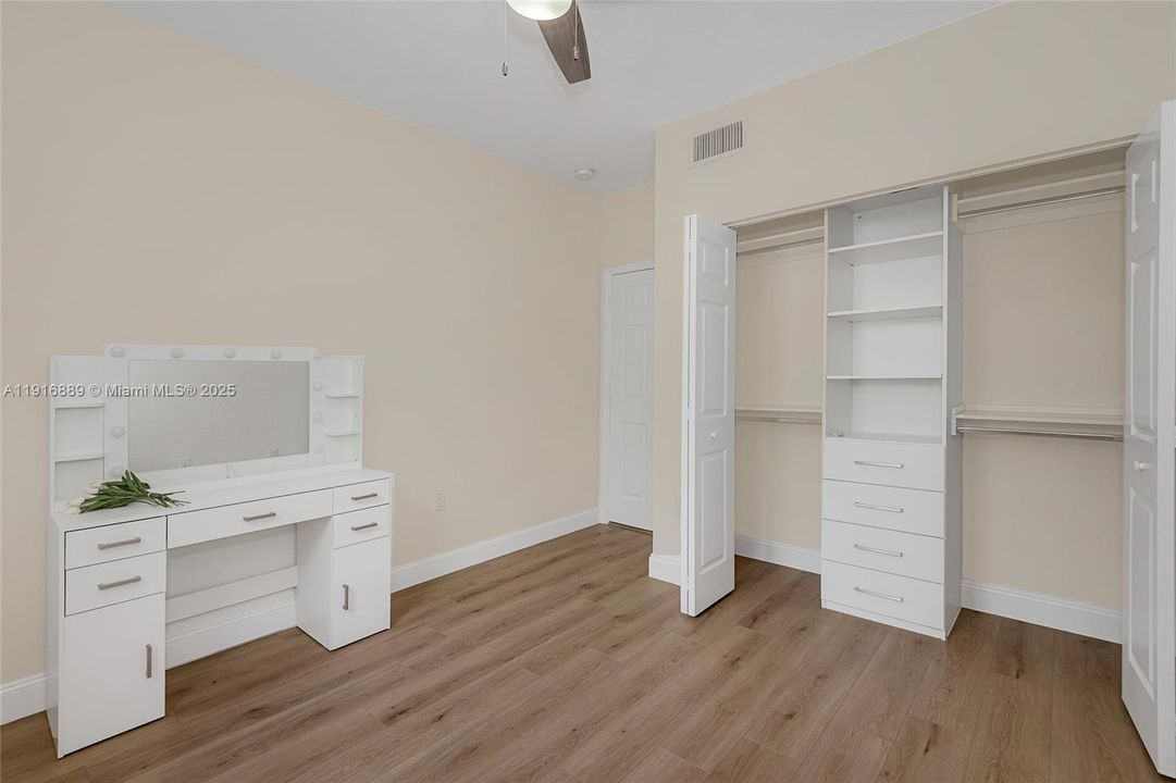 En Renta: $3,295 (3 camas, 2 baños, 1324 Pies cuadrados)