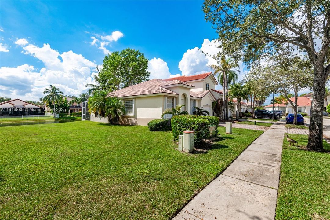 En Renta: $3,295 (3 camas, 2 baños, 1324 Pies cuadrados)