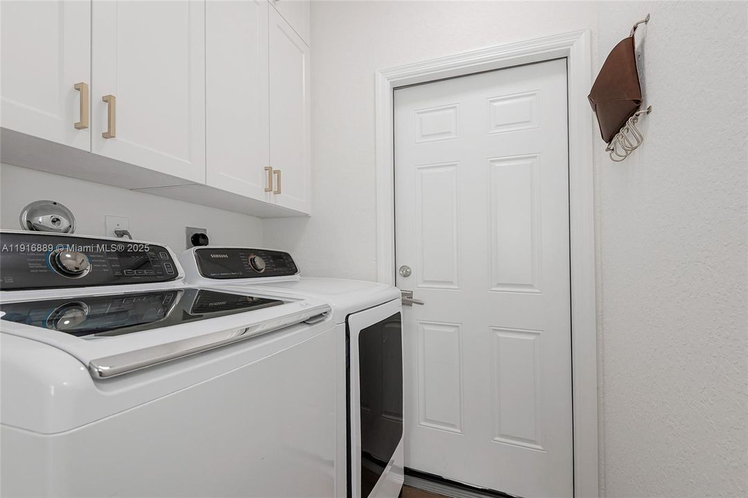 En Renta: $3,295 (3 camas, 2 baños, 1324 Pies cuadrados)