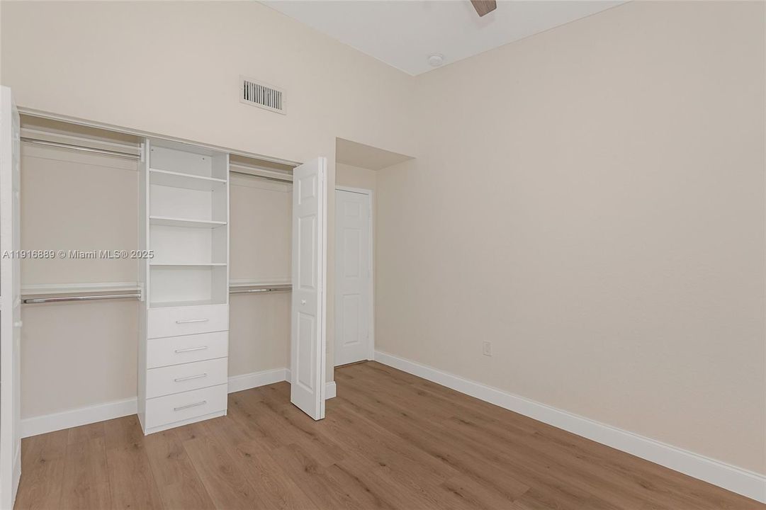 En Renta: $3,295 (3 camas, 2 baños, 1324 Pies cuadrados)