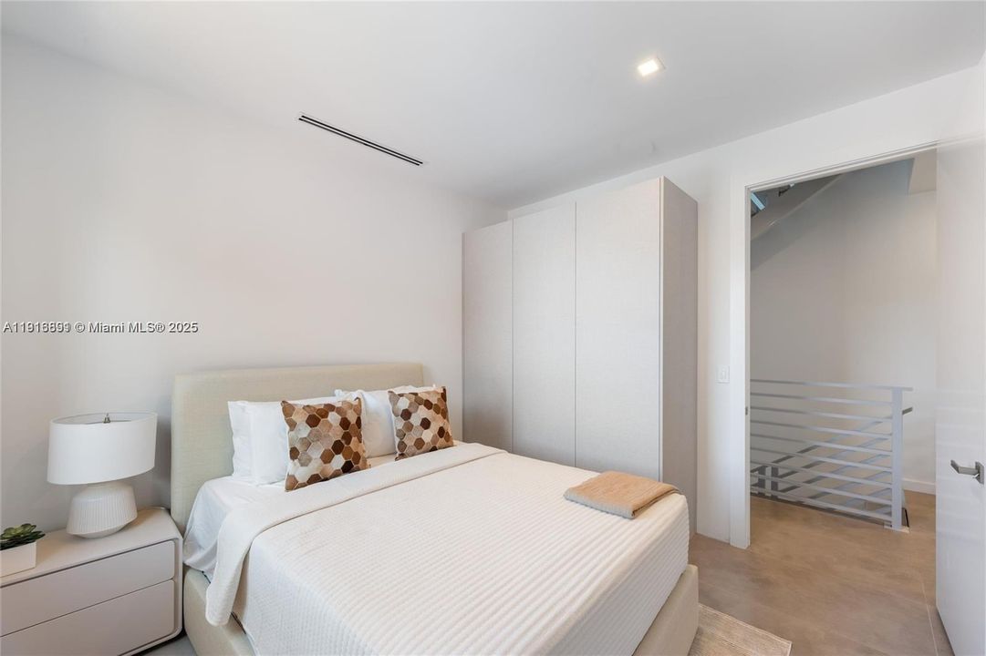 For Sale: $1,595,000 (4 beds, 3 baths, 2400 Square Feet)