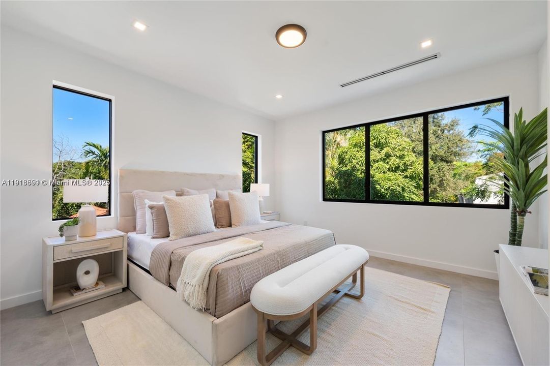 For Sale: $1,595,000 (4 beds, 3 baths, 2400 Square Feet)