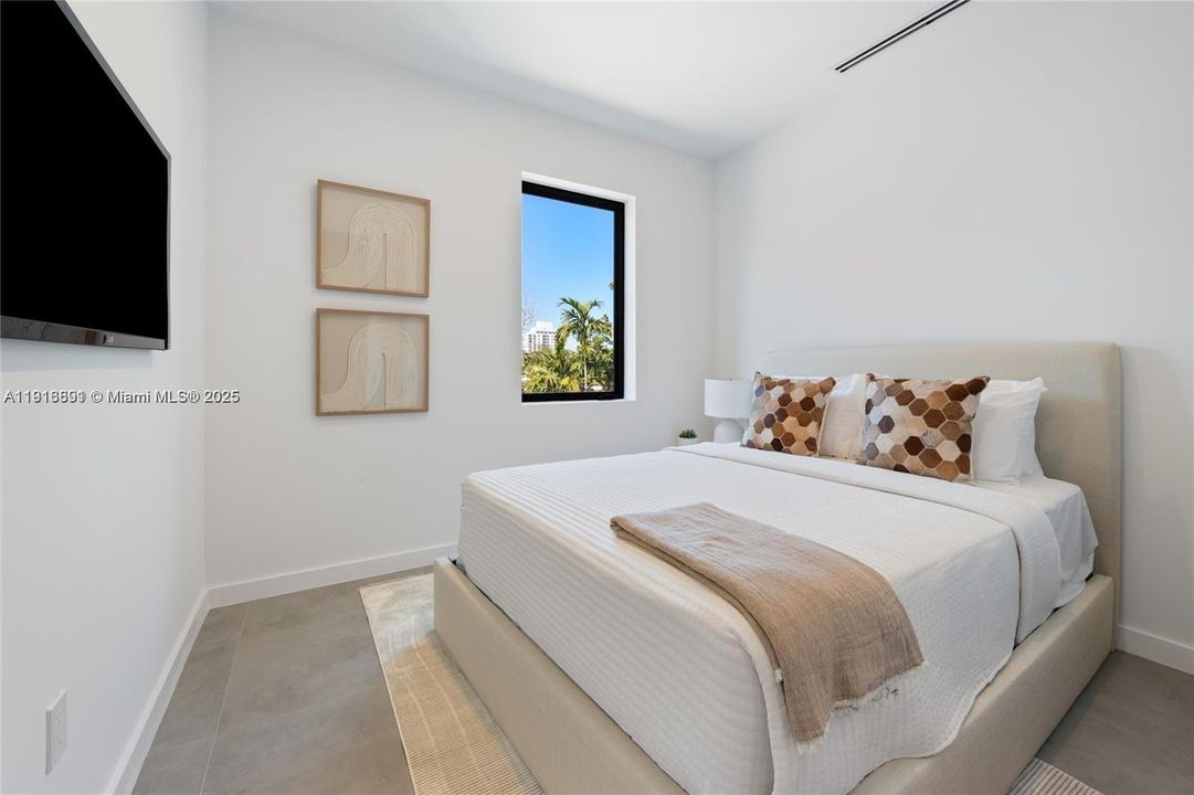 For Sale: $1,595,000 (4 beds, 3 baths, 2400 Square Feet)