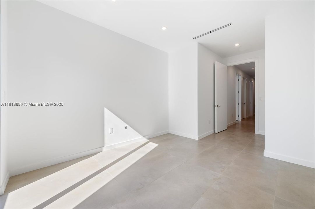 For Sale: $1,595,000 (4 beds, 3 baths, 2400 Square Feet)