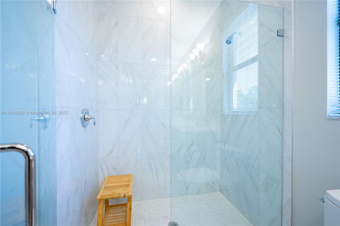 Wonderfully crafted bathroom in Suite 3