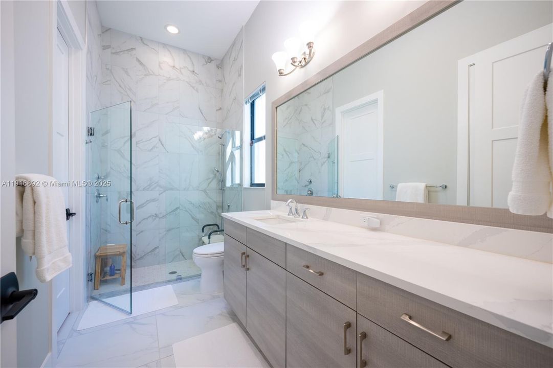 Downstairs Suite 4's expansive bathroom