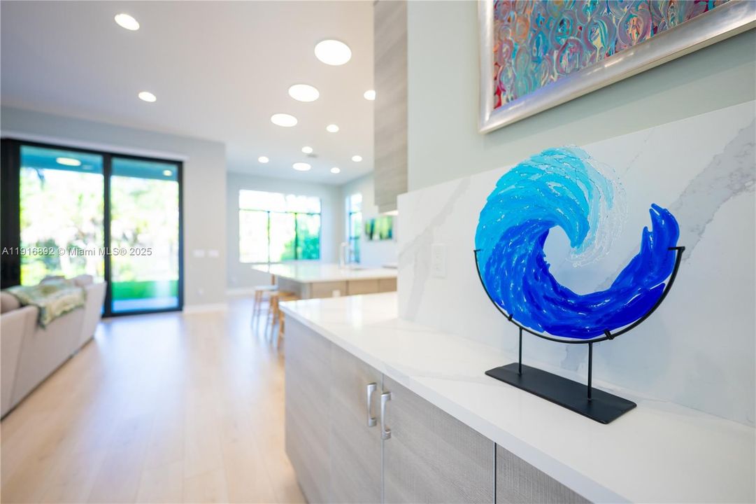 Attractive quartz countertop with extra storage