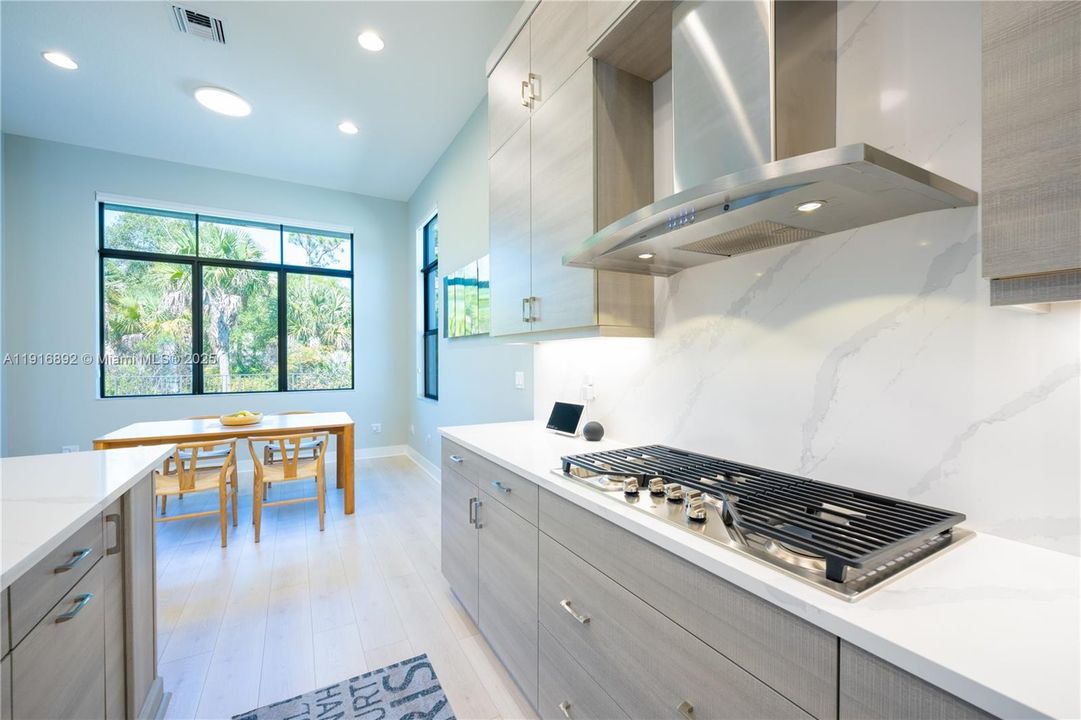 GE 36-inch built-in gas stovetop with 5 burners with exquisite quartz finishes