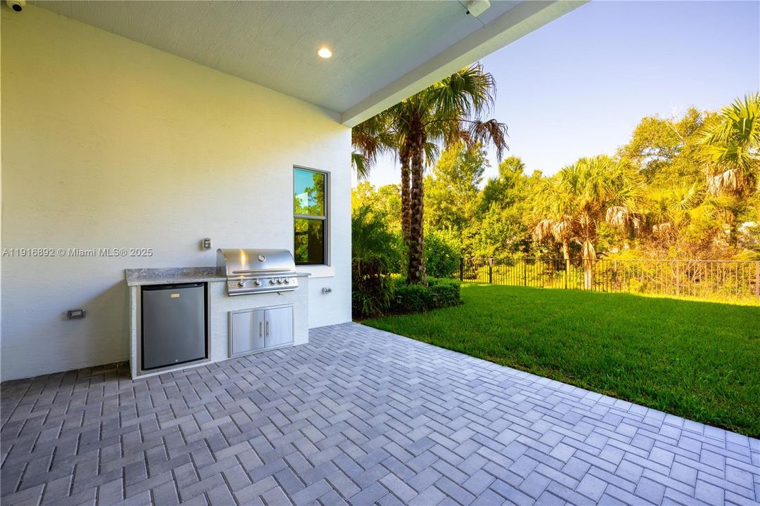 Lanai with a Blaze grill and mini-fridge to enhance outdoor get togethers