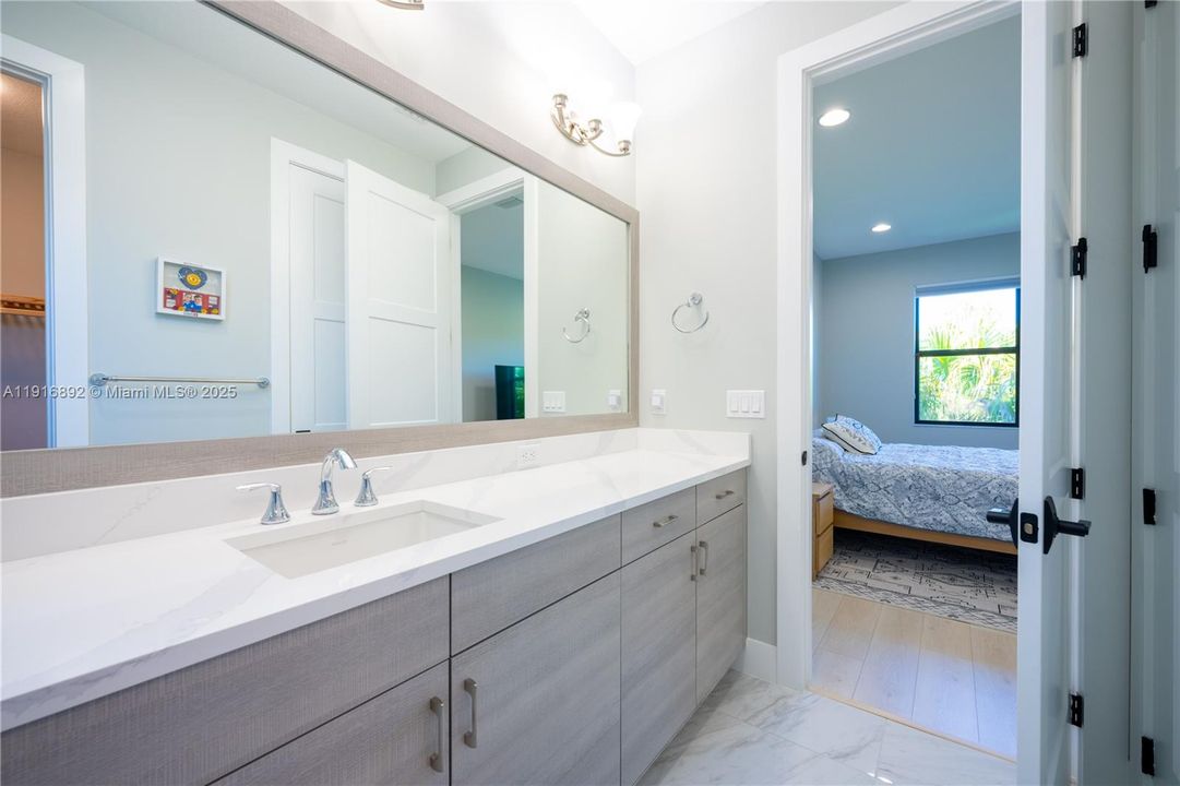 Marvelous countertop with a large mirror in Suite 3