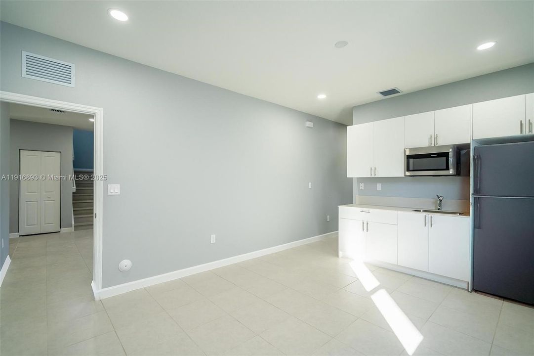 For Rent: $1,800 (1 beds, 1 baths, 0 Square Feet)