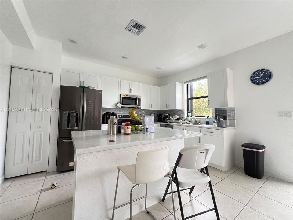 待售: $560,000 (3 贝兹, 2 浴室, 1863 平方英尺)