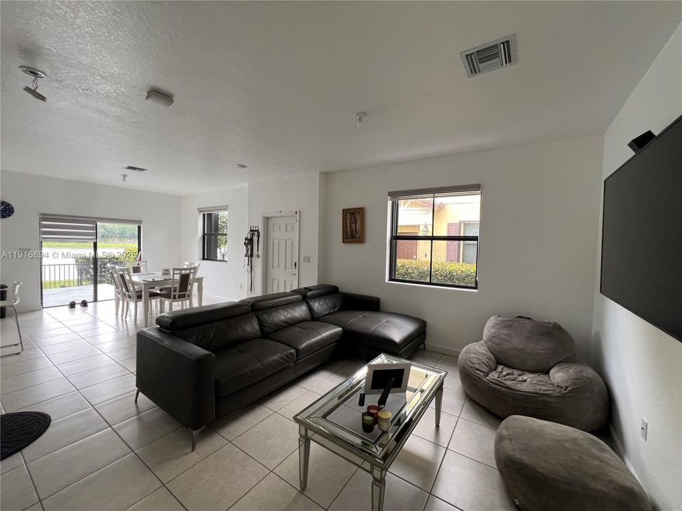 待售: $560,000 (3 贝兹, 2 浴室, 1863 平方英尺)