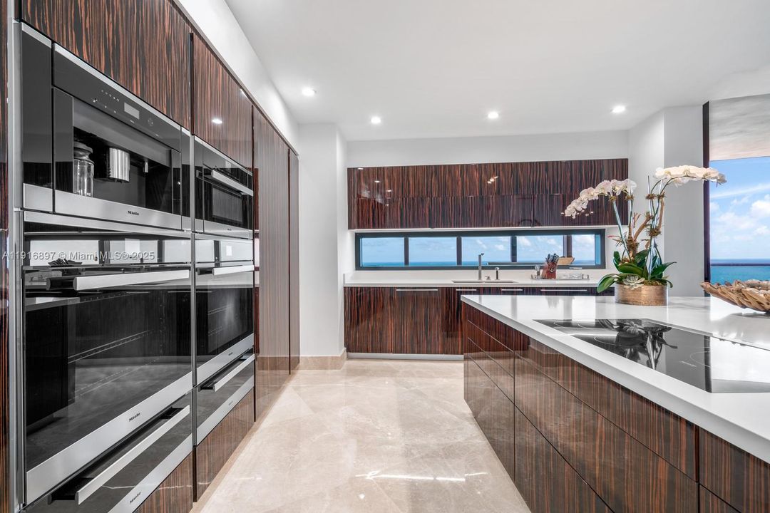 For Sale: $7,950,000 (3 beds, 4 baths, 3555 Square Feet)